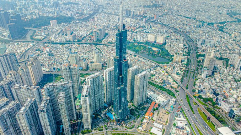 Tại sao cổ phiếu bất động sản giảm mạnh nhất thị trường dù VN-Index đã vượt 1.800 điểm?